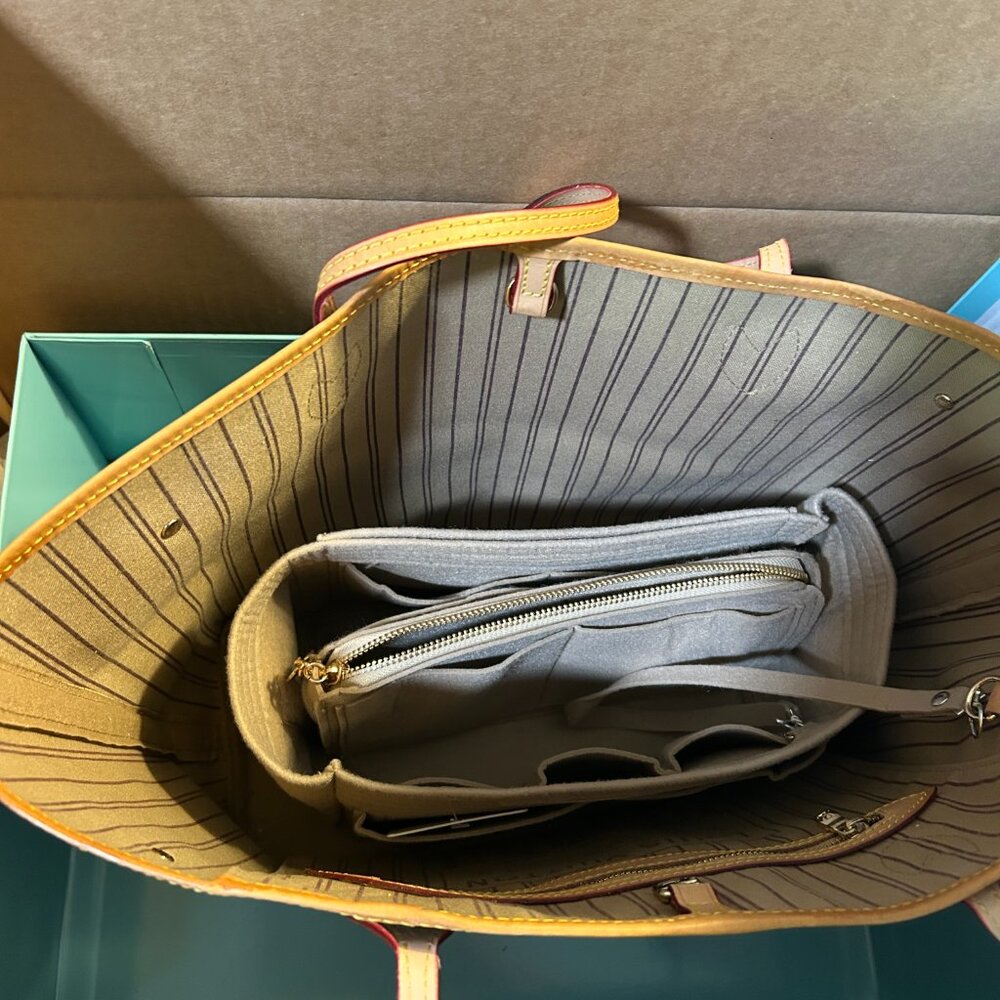 Louis Vuitton Neverfull Tote - Picture 3 of 4
